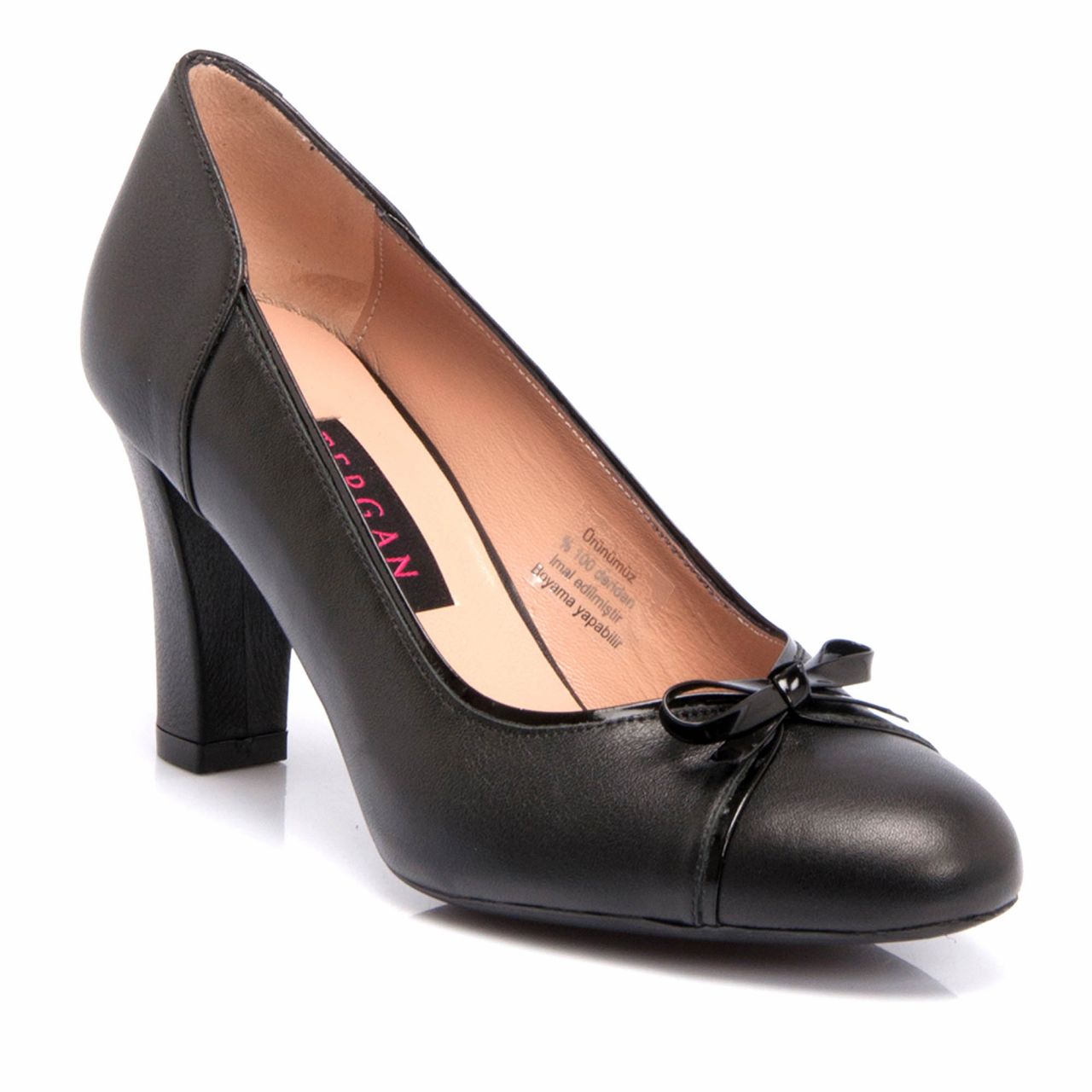 Класически модел дамски обувки на среден ток