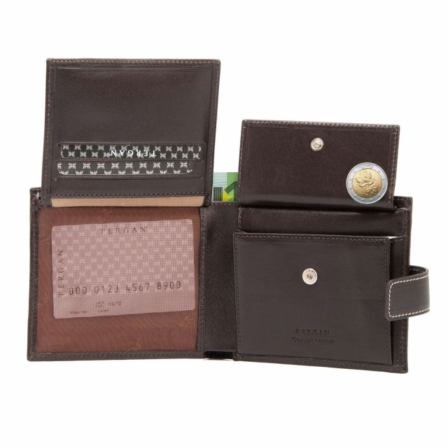 Кафяв мъжки портфейл с външно закопчаване